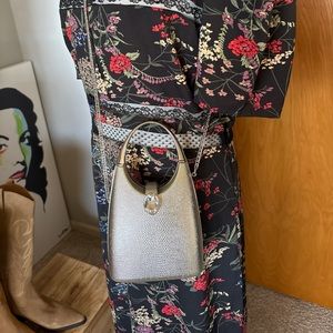 Sleek Silver Crossbody Bag for Effortless Style